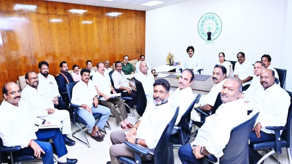 స్థానిక ఎన్నికల పై పవన్ కీలక ప్రకటన- జనసైనికుల ఆత్మగౌరవాన్ని నిలబెట్టేలా