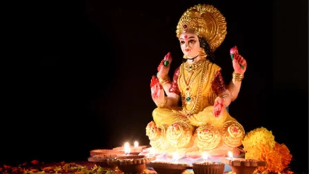 నేడు 12 రాశుల జాతకాలపై వరలక్ష్మీ దేవి ప్రభావం.. ఎవరికి ఎలా ఉందంటే