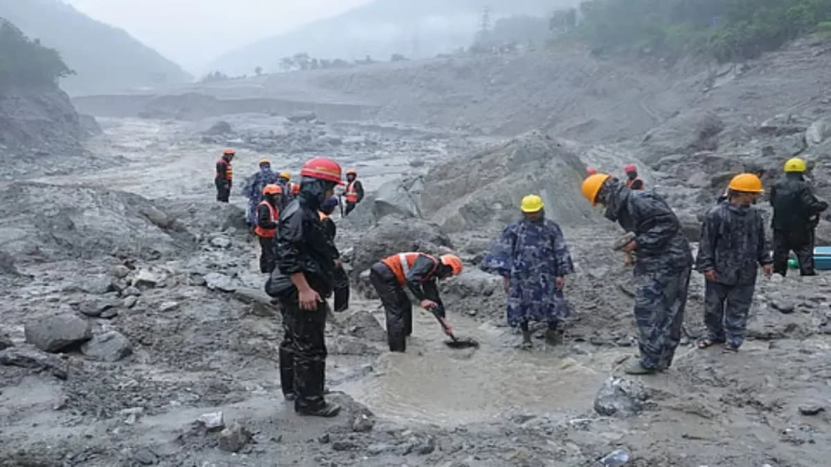 Nepal Floods: నేపాల్ లో 1,344 కు చేరిన మృతుల సంఖ్య.. ఇంకా 5 వేల మంది ఆచూకీ గల్లంతు..