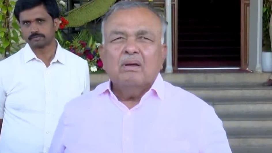 డీకే శివకుమార్ కు షాక్ .. శాఖ నచ్చలేదని మంత్రి రాజీనామా