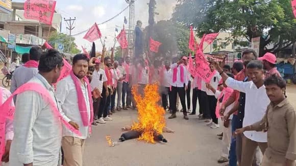 రేవంత్ దిష్టి బొమ్మను దగ్ధం చేసిన బీఆర్ఎస్ శ్రేణులు.. సీఎం డౌన్ డౌన్ అంటూ నినాదాలు