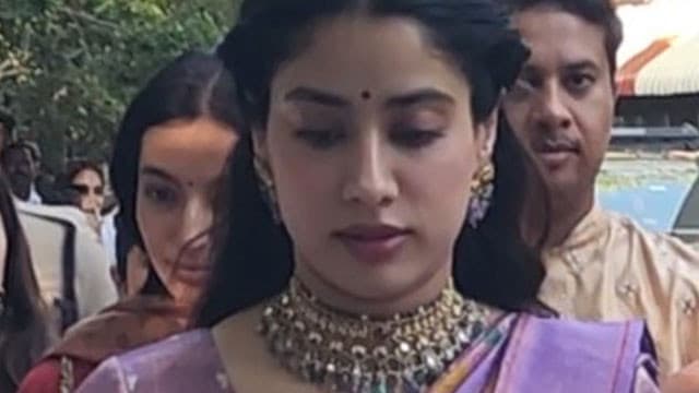 పెద్ది' మూవీ కెమెరా యాంగిల్స్ పై జాన్వీ కపూర్ అప్పుడే అభ్యంతరం?.. లీకైన చాట్స్ వైరల్