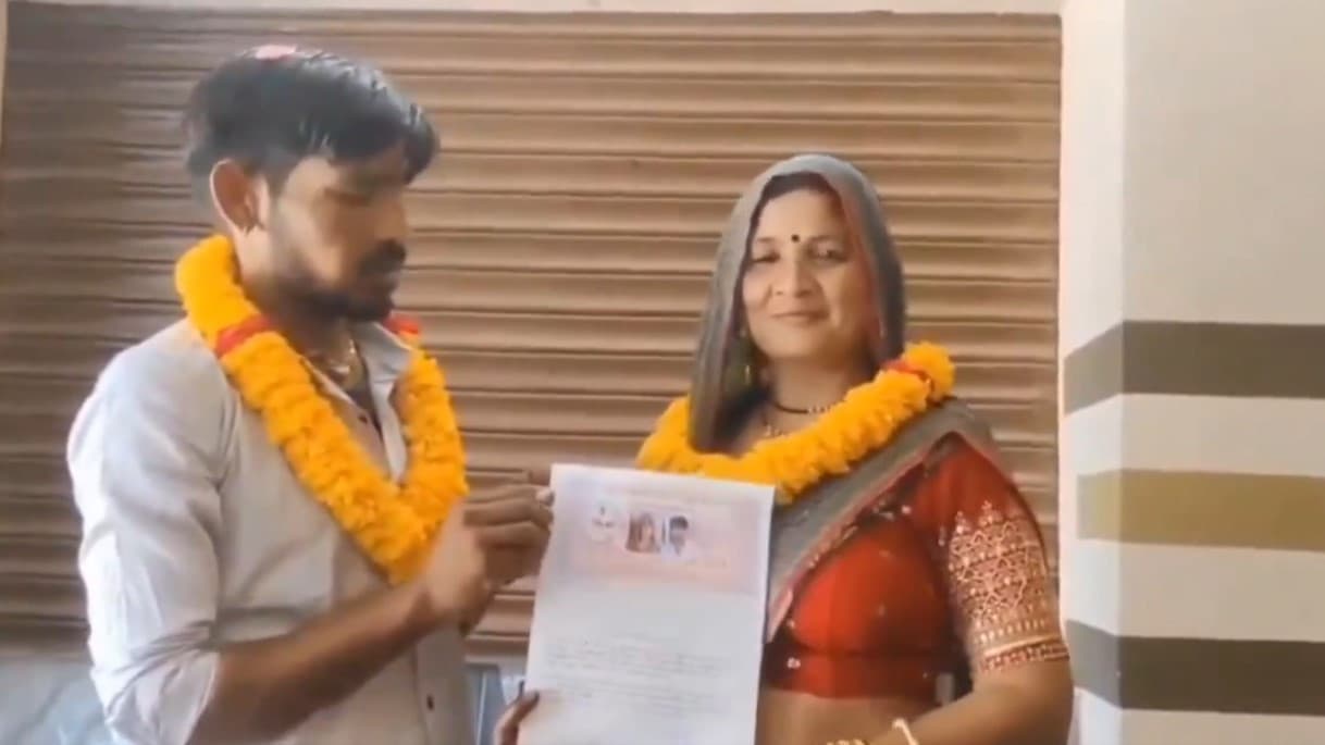 అత్తను పెళ్లి చేసుకున్న అల్లుడు... వీడియో వైరల్