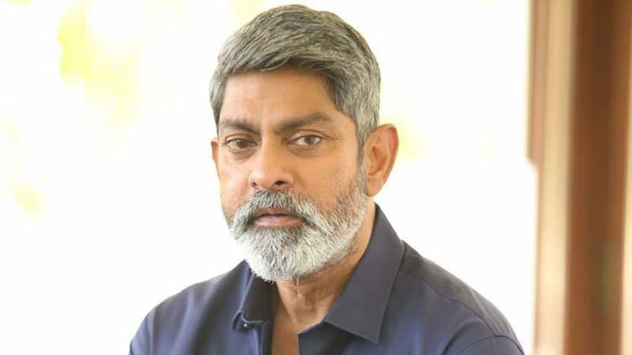 జాన్వీ కపూర్ ని ఇబ్బంది పెట్టడం సరికాదు