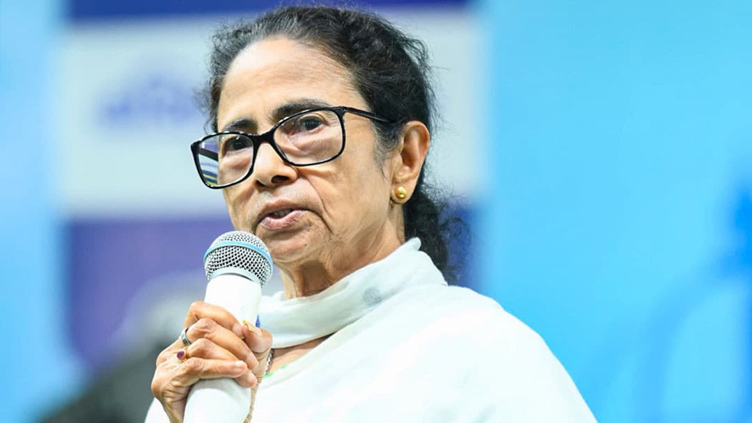 టీఎంసీ రెబల్ ఎంపీల భవిష్యత్ ప్రశ్నార్థకం.. ఫిరాయింపుల చట్టం ఏం చెబుతోంది