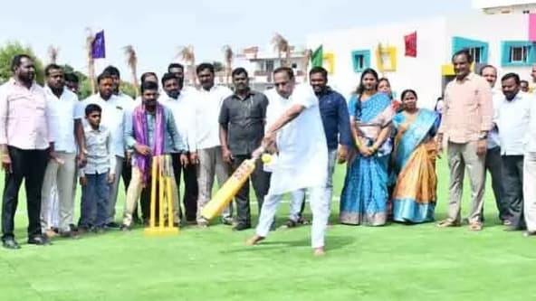 క్రికెట్ ఆడిన మల్లారెడ్డి.. మేడ్చల్, శామీర్ పేట ప్రాంతాలలో పాఠశాలల ప్రారంభోత్సవం