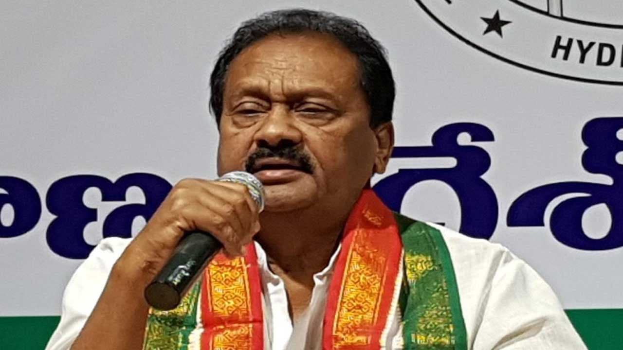 కాంగ్రెస్ లో కలకలం.. షబ్బీర్ అలీకి ఏఐసీసీ షోకాజ్ నోటీసులు