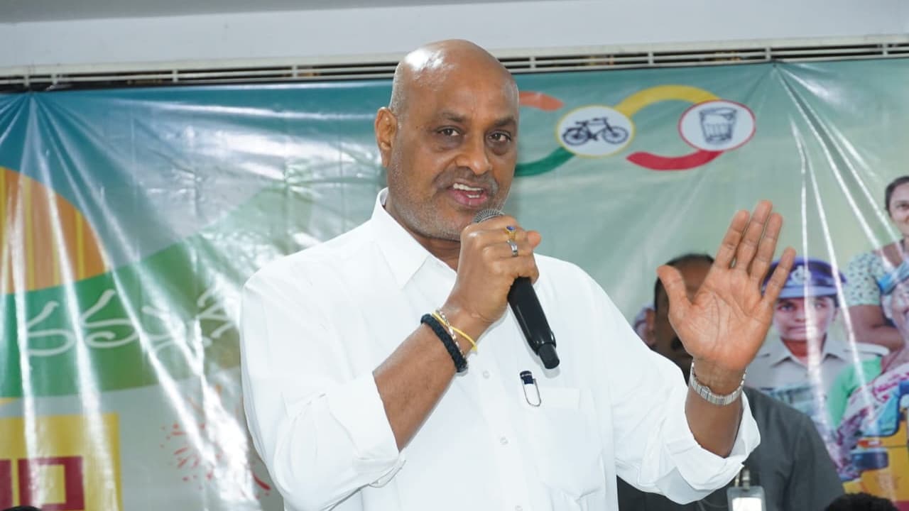 గొడ్డలి పార్టీ బతికితే రాష్ట్రానికి అంధకారమే