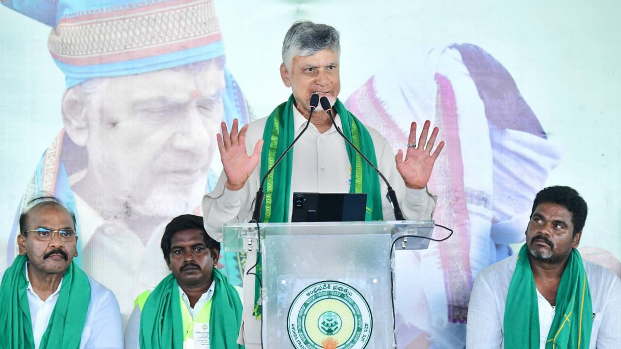 ప్రకృతి సేద్యమే రైతుకు రక్ష.. రసాయనాలతో భూమిని విషతుల్యం చేయొద్దు