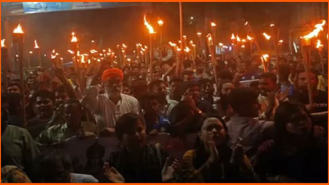 జై శ్రీరామ్' నినాదాల తో ద ద్ద రిళ్లిన ఢాకా.. ప్రభుత్వానికి హిందూ సంఘాల అల్టిమేటం