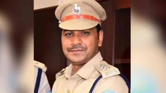 బొగ్గు టిప్పర్ ఢీకొని భూపాలపల్లి డీటీఓ వెంకన్న దుర్మరణం