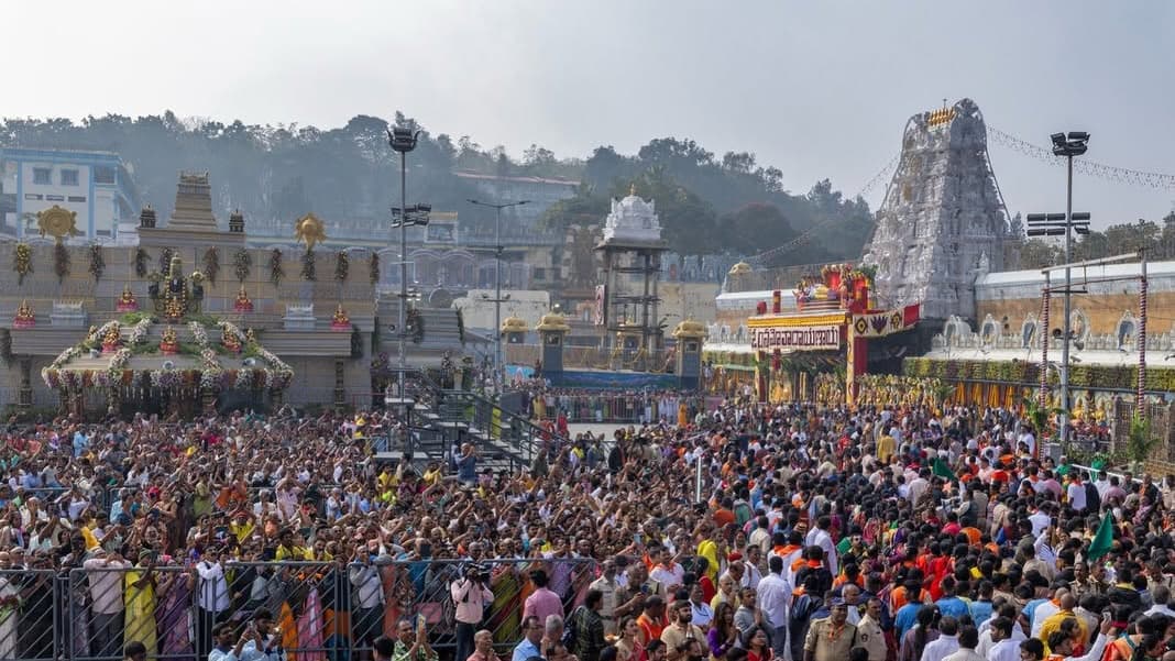 తిరుమలలో గర్భగుడి తలుపులు తెరిచాక... శ్రీవారి తొలి దర్శనం చేసుకునేది ఆయనే