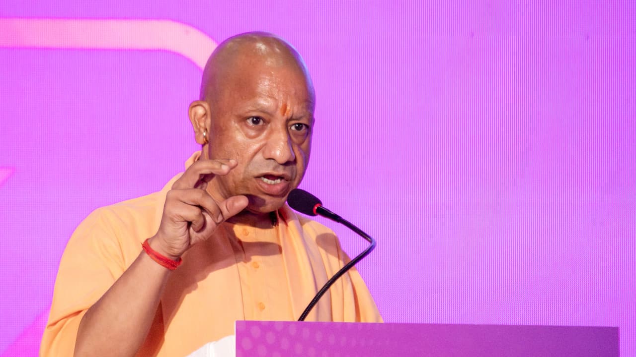 ముందు మీ చరిత్రేంటో చూసుకోండి... అఖిలేశ్ యాదవ్ కు సీఎం యోగి ఆదిత్యనాథ్ కౌంటర్