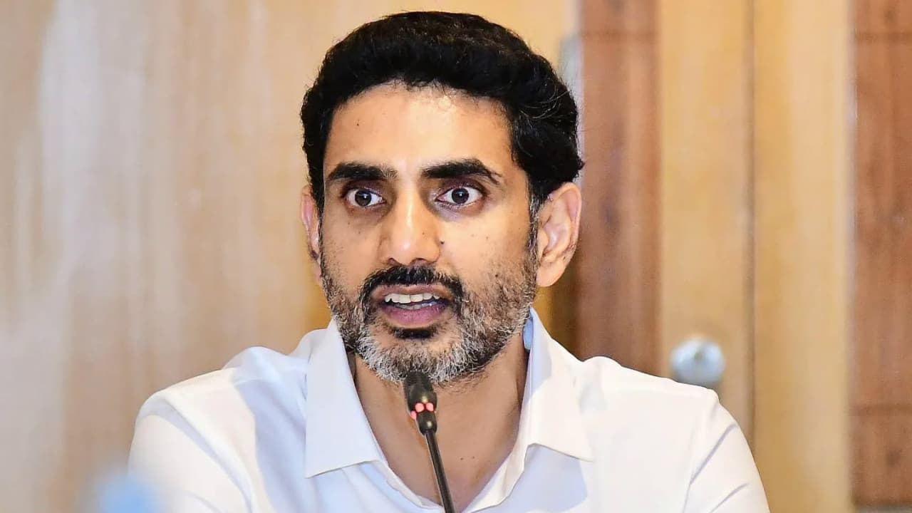 ప్రభుత్వ స్కూళ్లలో సీట్ల కోసం రికమెండేషన్ అడిగే రోజులు వచ్చాయి