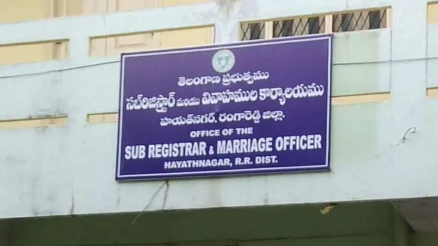 భూముల రిజిస్ట్రేషన్లు నిలిచిపోయాయి.. తెలంగాణలో సర్వర్లు డౌన్