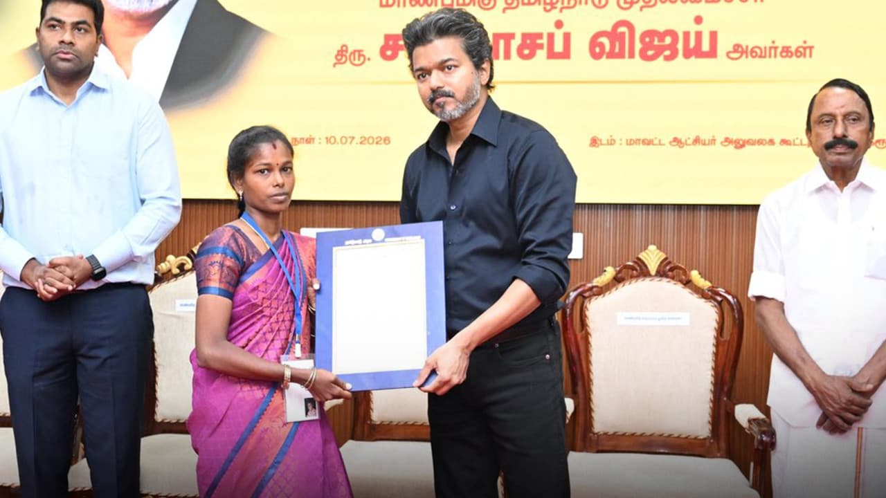 ఇచ్చిన మాట నిలబెట్టుకున్న విజయ్.. 32 మందికి ప్రభుత్వ ఉద్యోగాలు