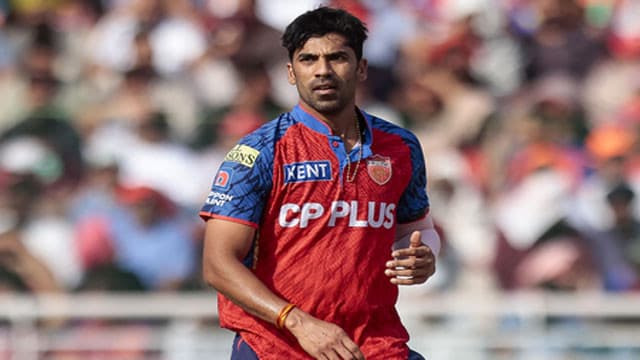 డబ్బు గుంజేందుకే నా పరువు తీశారు