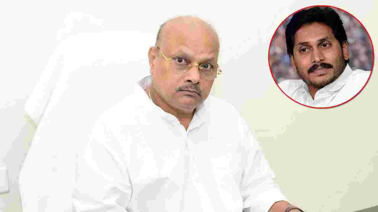 బీసీలకు 34శాతం రిజర్వేషన్లపై వైసీపీ తప్పుడు ప్రచారం చేస్తోంది.. యనమల ధ్వజం
