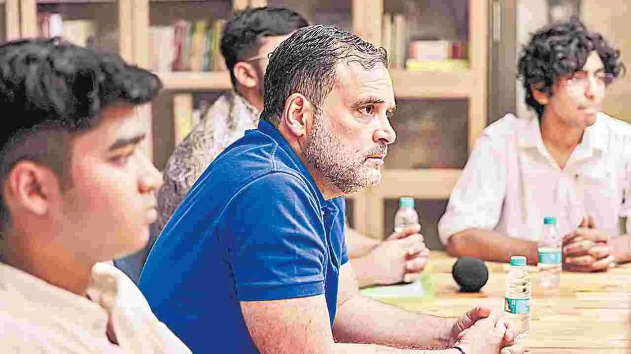 సీబీఎస్ఈ జవాబుపత్రాలు ఫోన్లతో స్కానింగ్