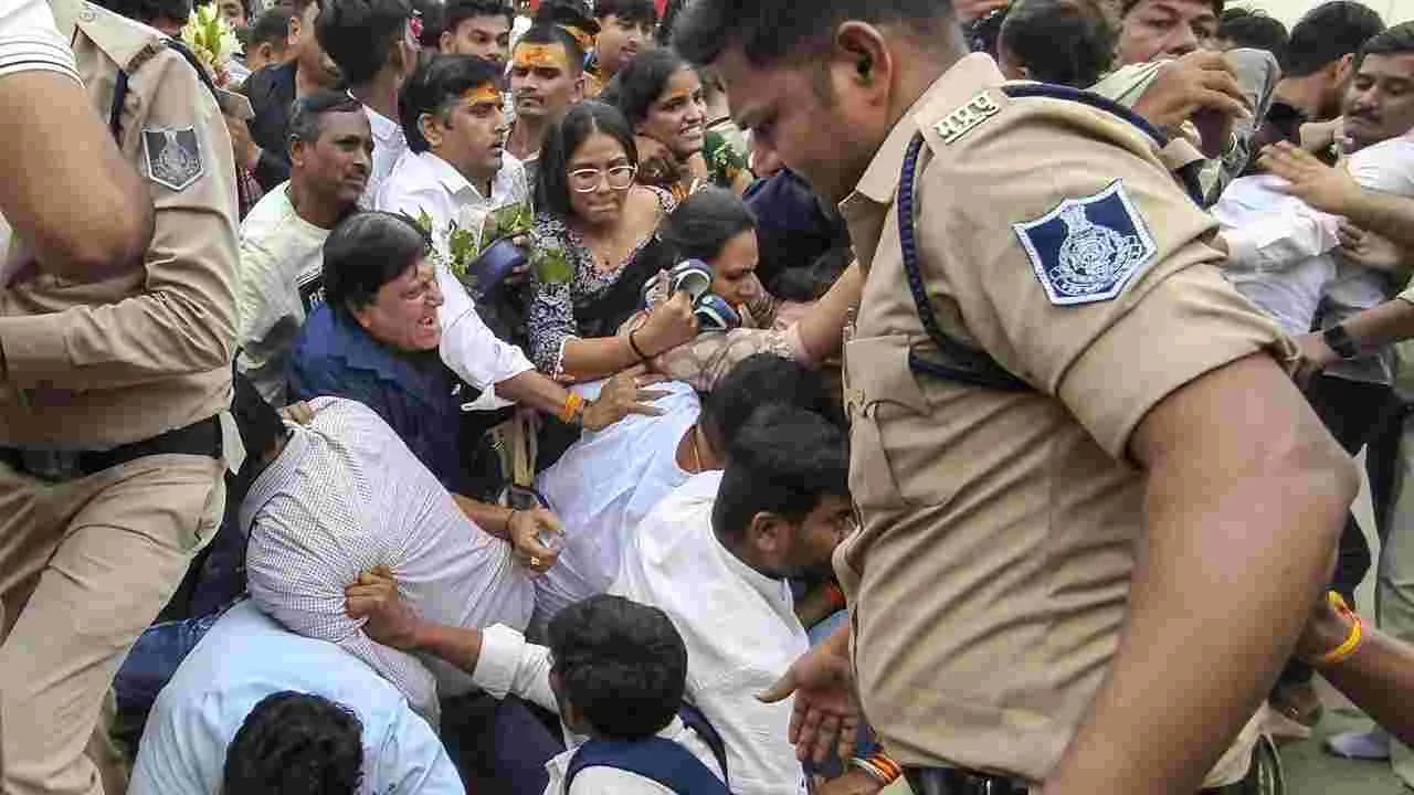 శివాలయంలో తొక్కిసలాట.. ఏడుగురి మృతి