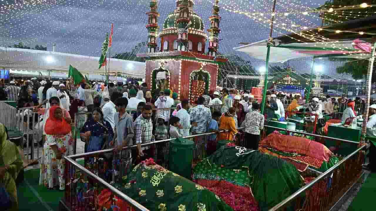 బారా షహీద్ దర్గాలో ఘనంగా గంధ మహోత్సవం