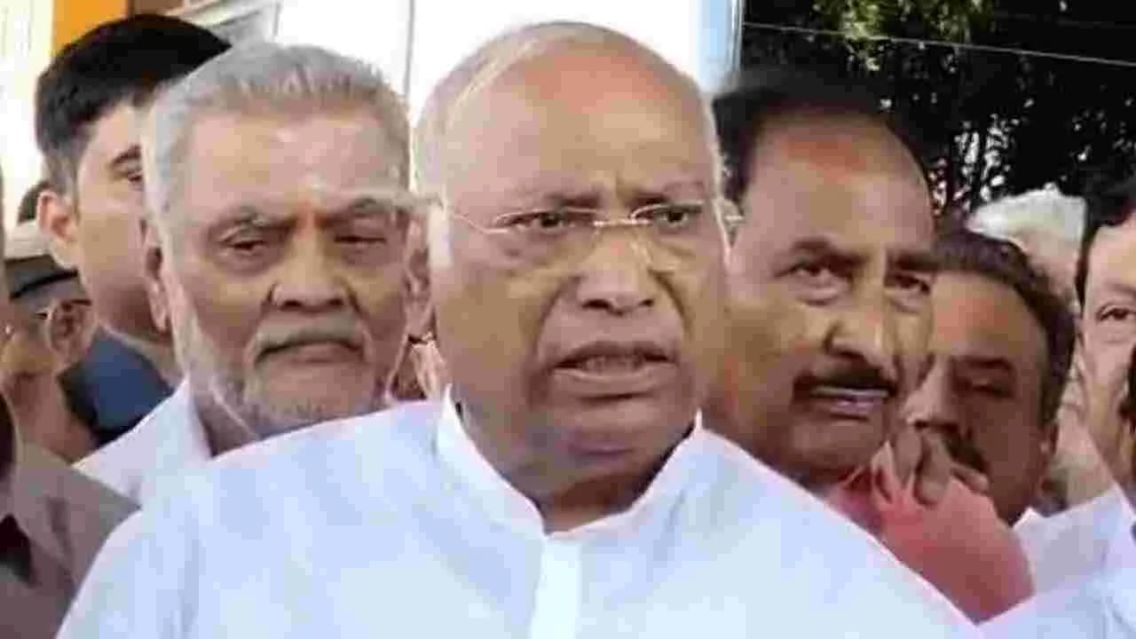 మంత్రులు, డిప్యూటీ సీఎంలపై ఇంకా నిర్ణయం తీసుకోలేదు.. మల్లికార్జున్ ఖర్గే