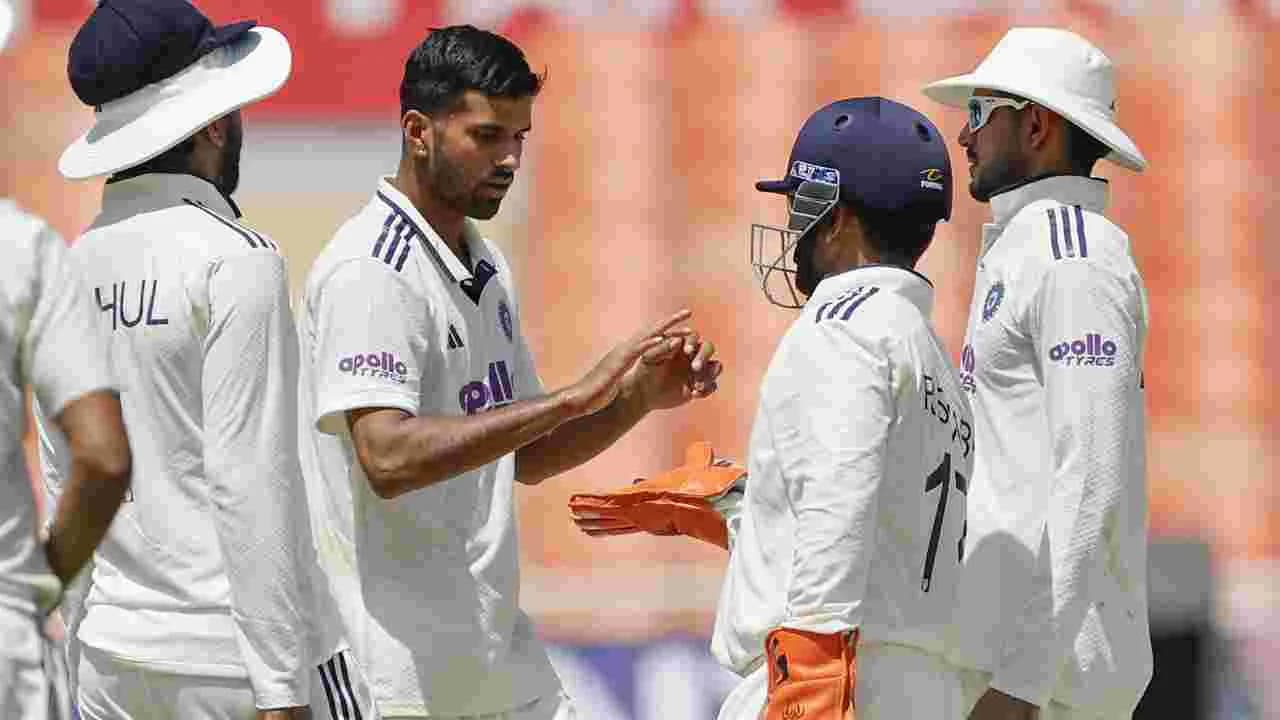 టీ బ్రేక్.. ఫాలోఆన్ లో అఫ్గాన్ స్కోర్ 98/5