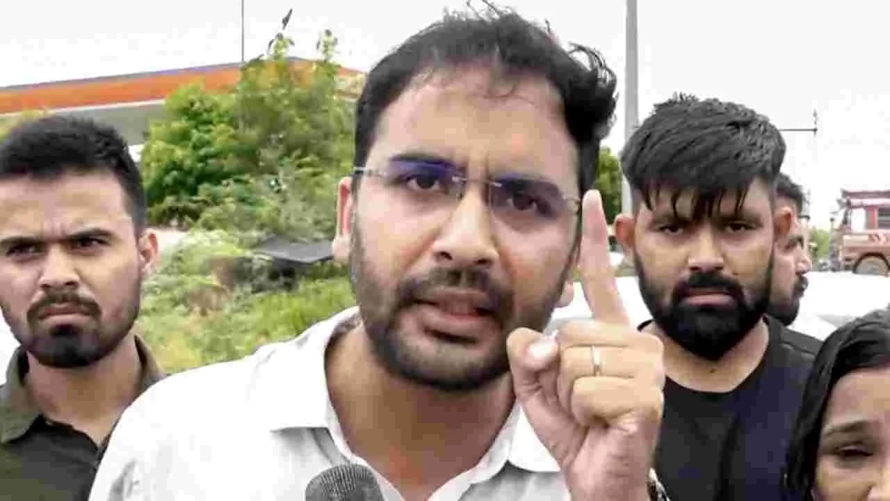 సర్కారు బడి తనిఖీకి వెళ్లిన సీజేపీ బృందంపై దాడి