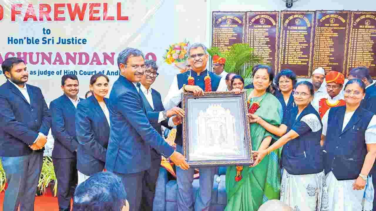 జస్టిస్ రఘునందనరావుకు హైకోర్టు ఘన వీడ్కోలు