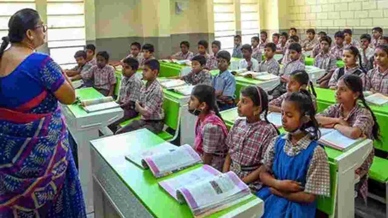 విద్యార్థులు లేకపోతే మిగులు’గా టీచర్లు