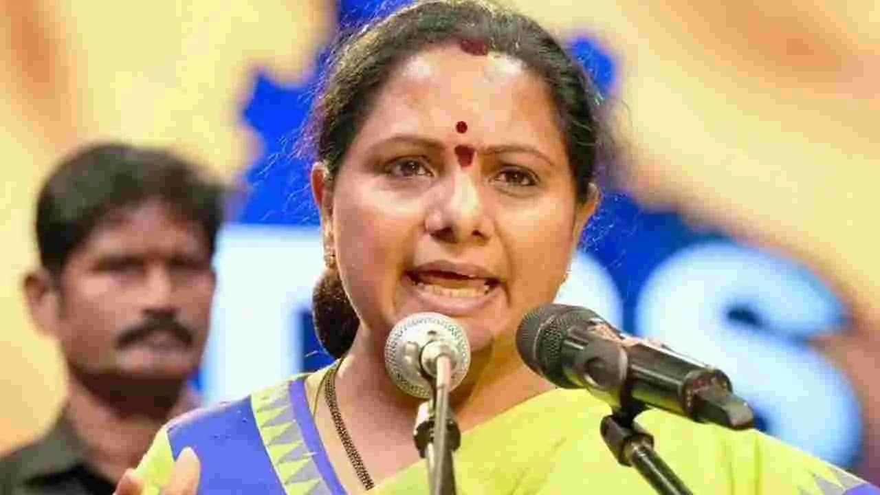 వీకెండ్ లో సిరిసిల్లకు వచ్చి వెళ్లిపోతారు.. కేటీఆర్ పై కవిత సెటైర్లు