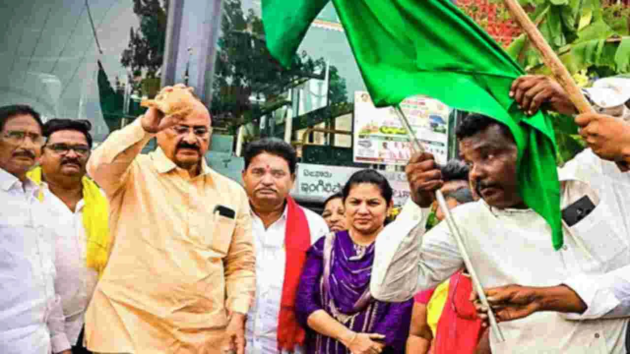ఏళ్ల కల సాకారం.. కొల్లేరు లంక గ్రామాలకు ఆర్టీసీ బస్సు సౌకర్యం