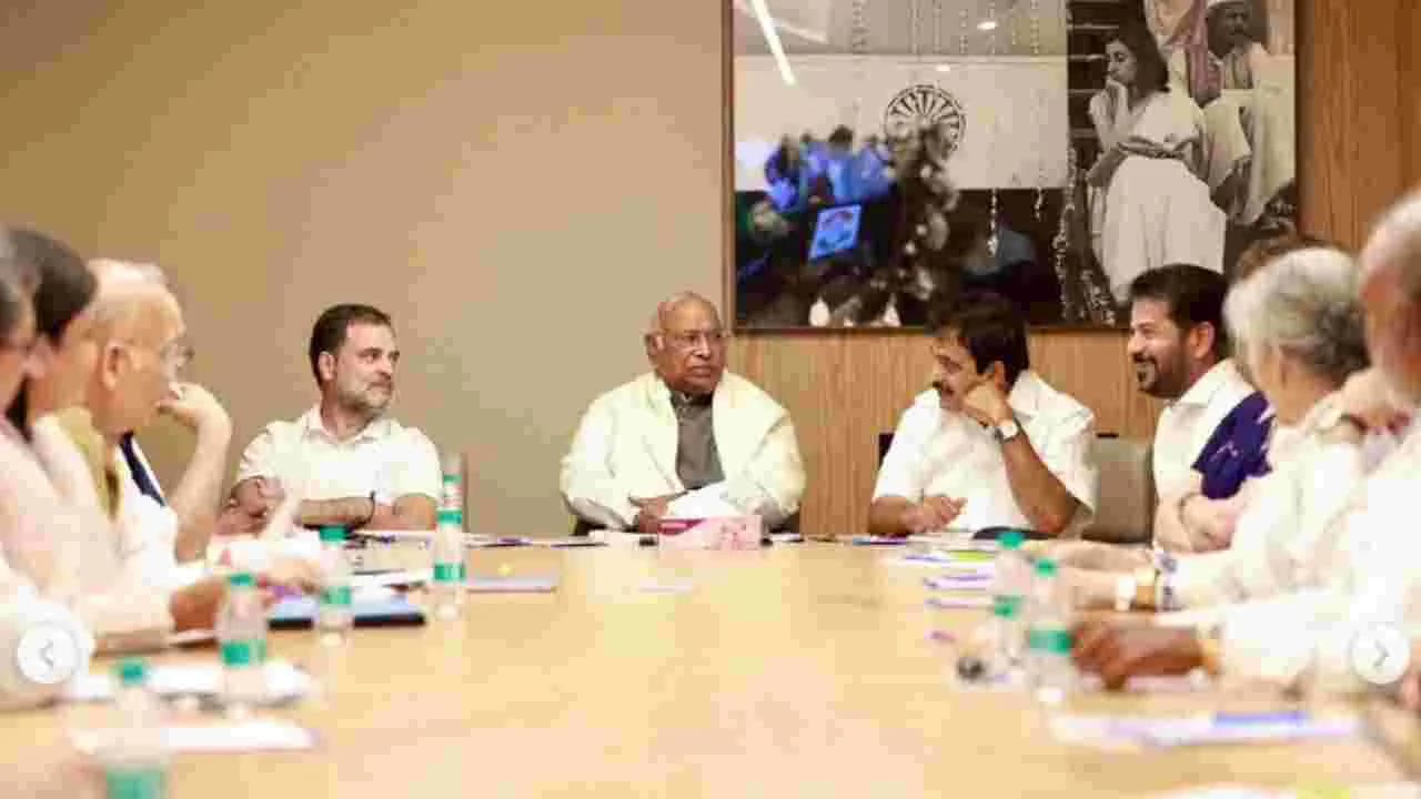ఖర్గే అధ్యక్షతన ప్రారంభమైన సీడబ్ల్యూసీ సమావేశం.. హాజరైన అగ్రనేతలు