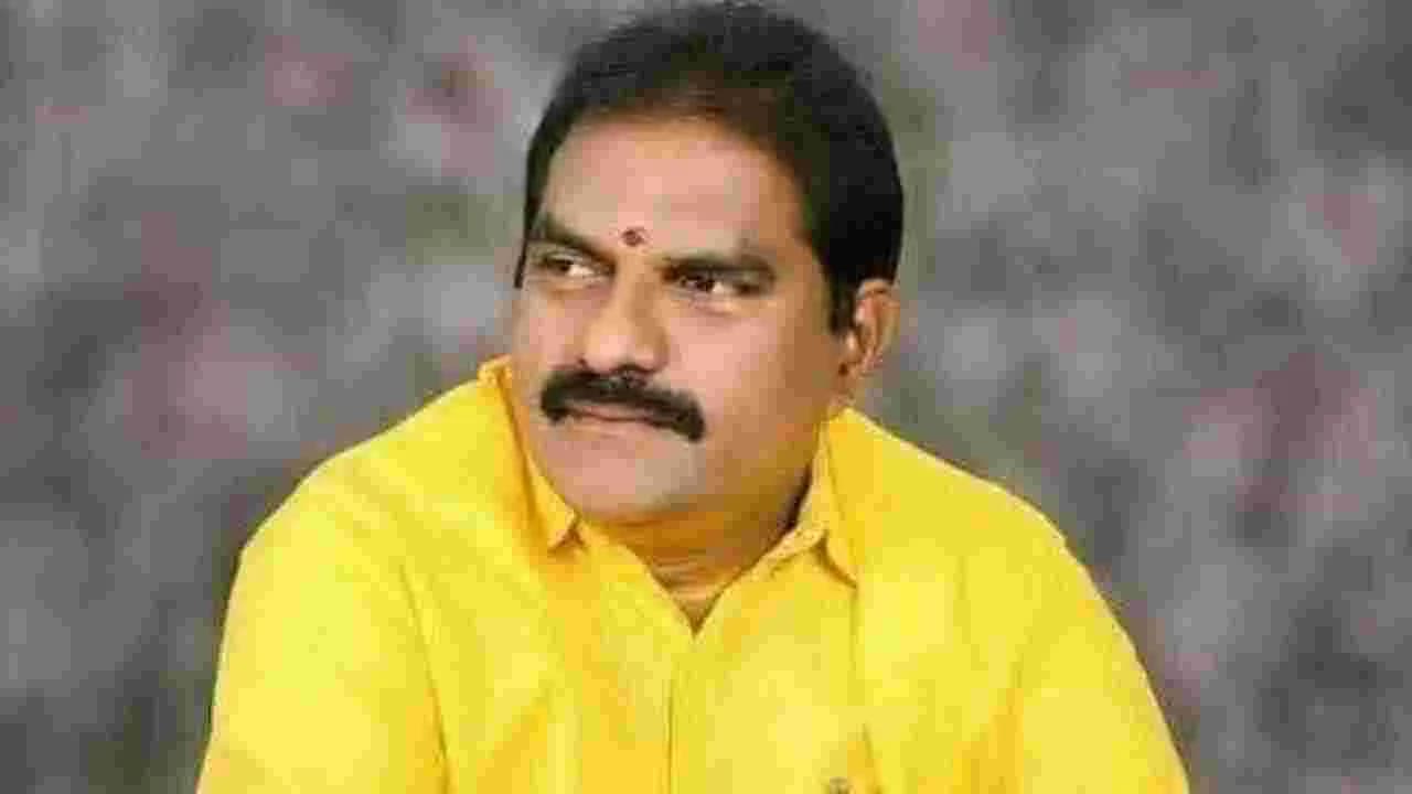 కూల గొట్టడం, విధ్వంసం చేయడమే గొడ్డలి పార్టీ నైజం
