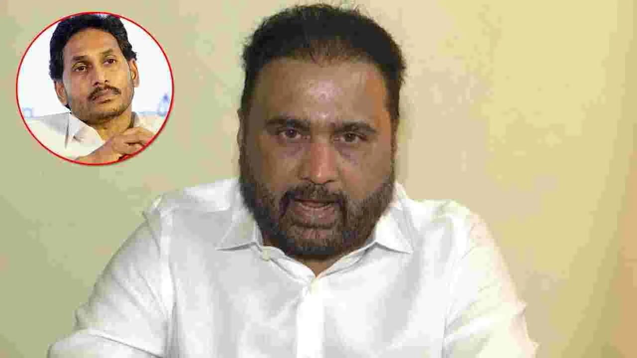తల్లి, చెల్లికి వెన్నుపోటు పొడిచిన జగన్ మహిళలపై మాట్లాడటం విడ్డూరం
