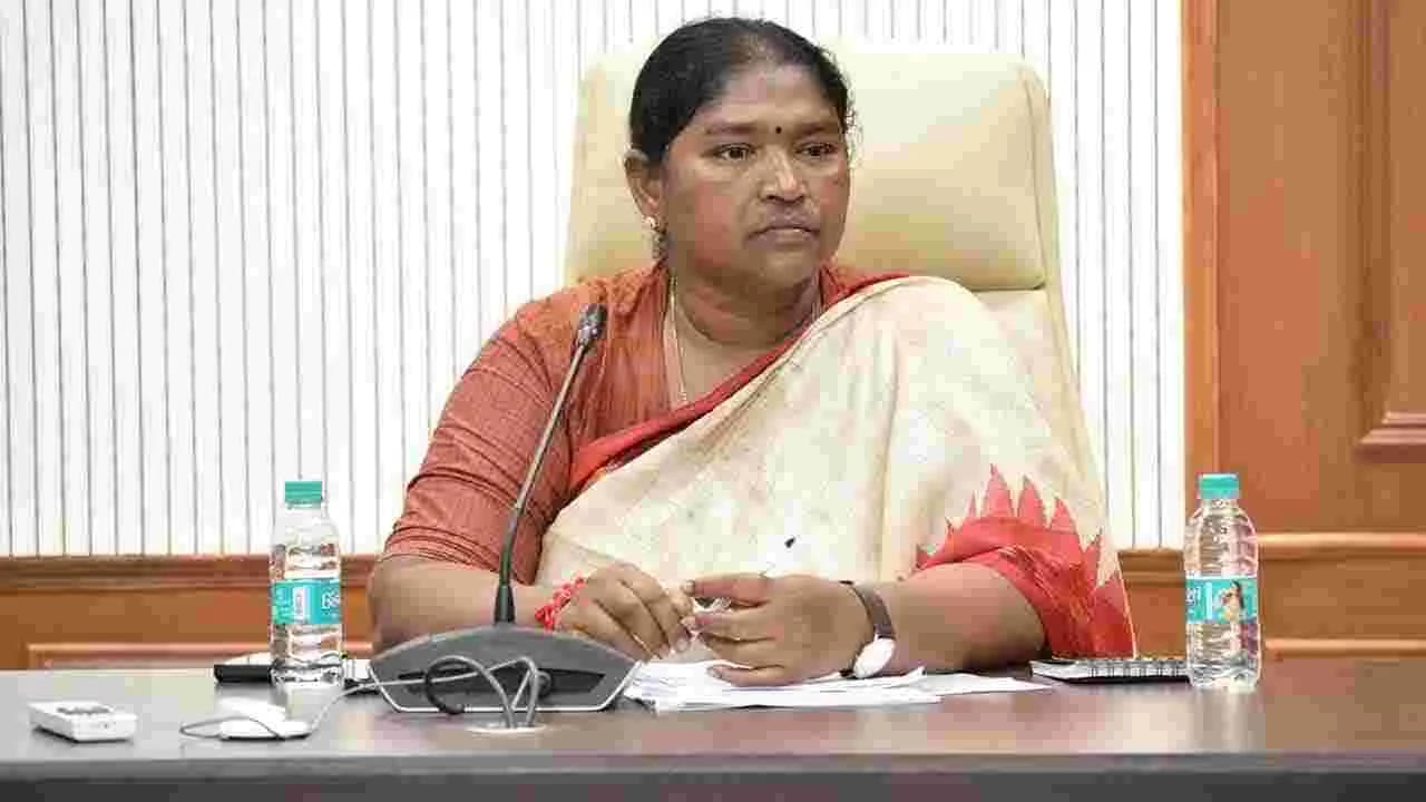 కాళేశ్వరం పేరుతో కేటీఆర్ డ్రామాలు చేస్తున్నారు.. మంత్రి సీతక్క ఎద్దేవా