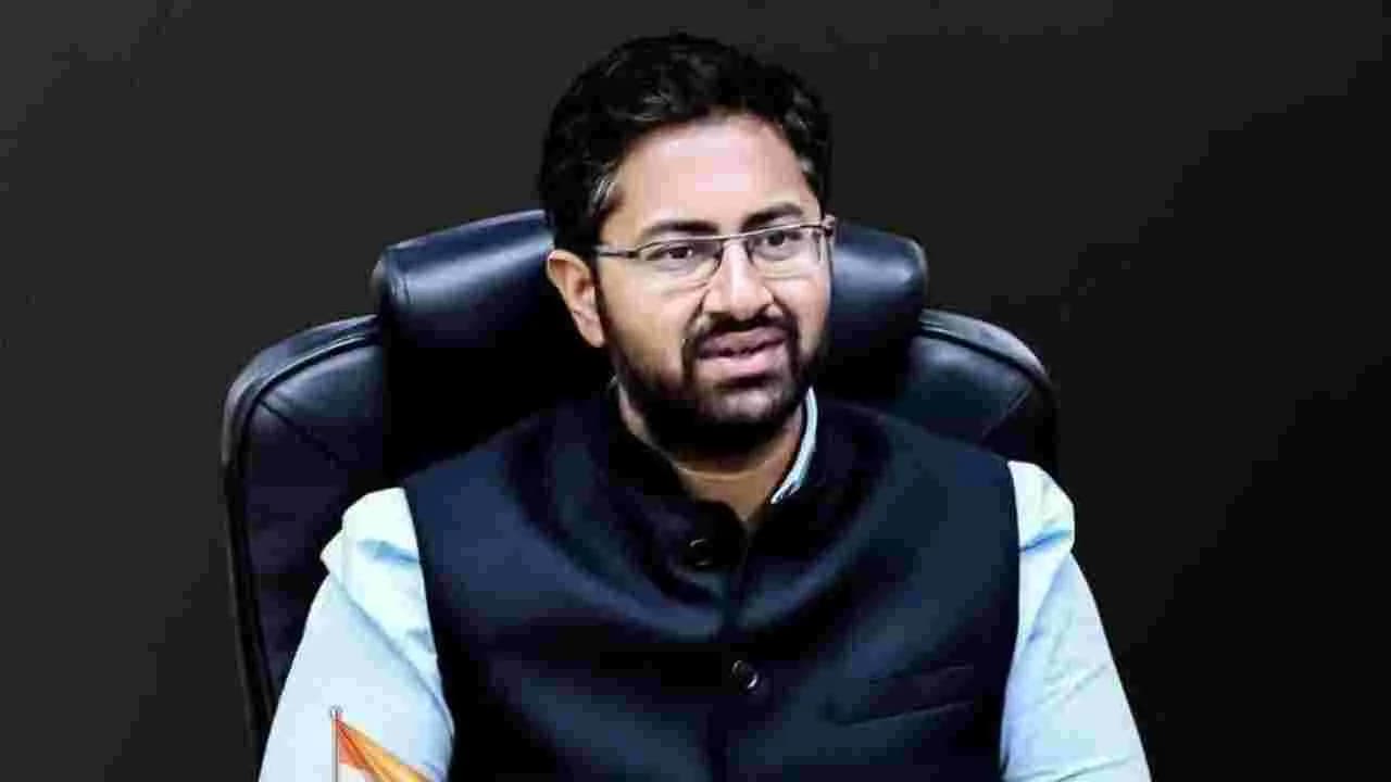 సీఎం చంద్రబాబు ఆదర్శ పాలన అందిస్తున్నారు