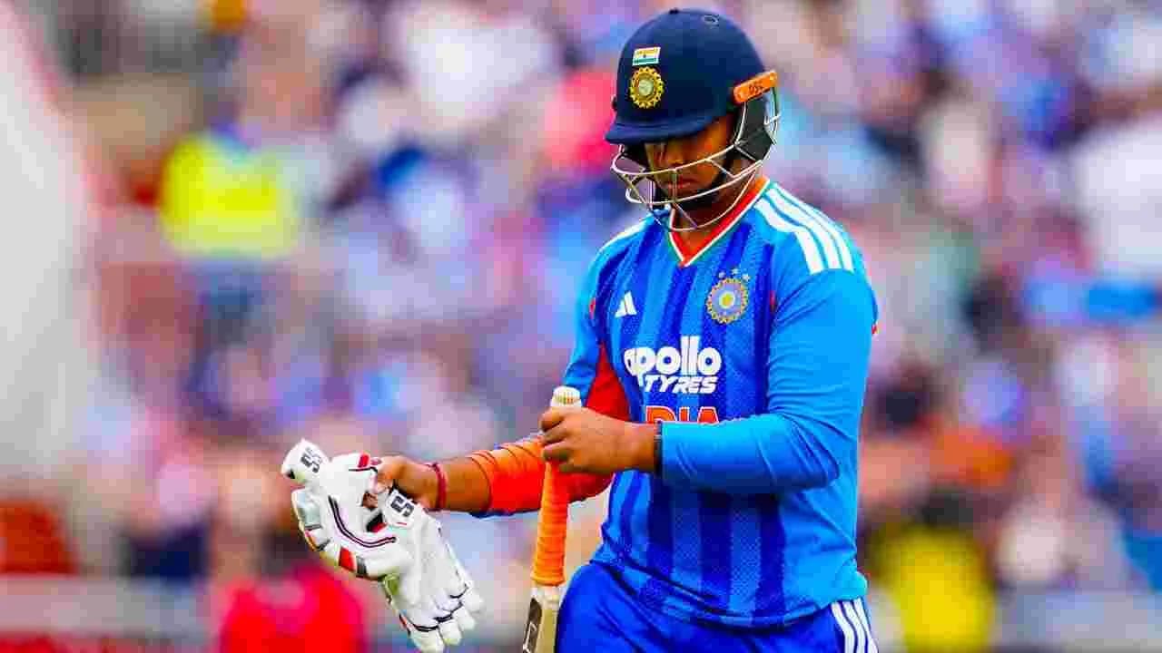 క్యాచ్ పూర్తికాకముందే క్రీజు నుంచి వెళ్లిపోయిన వైభవ్.. వీడియో వైరల్