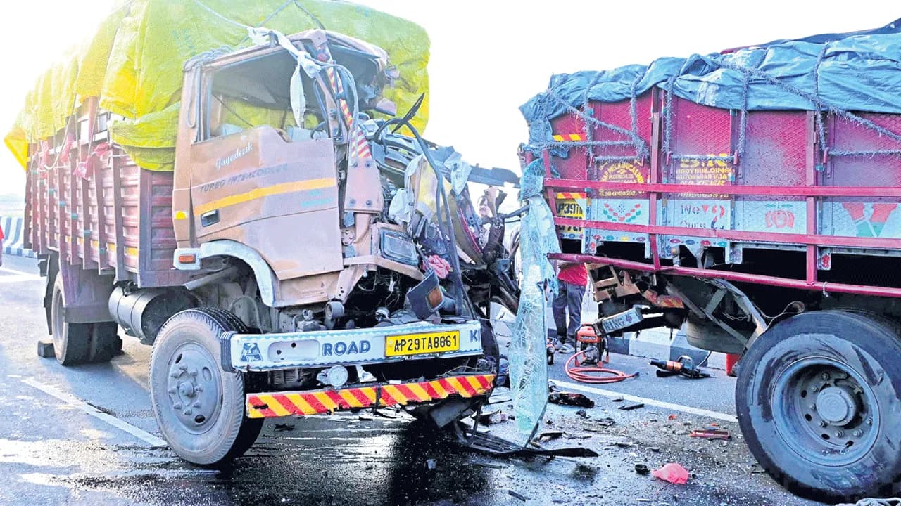 రోడ్డుప్రమాదంలో ఇరువురు మహిళల మృతి