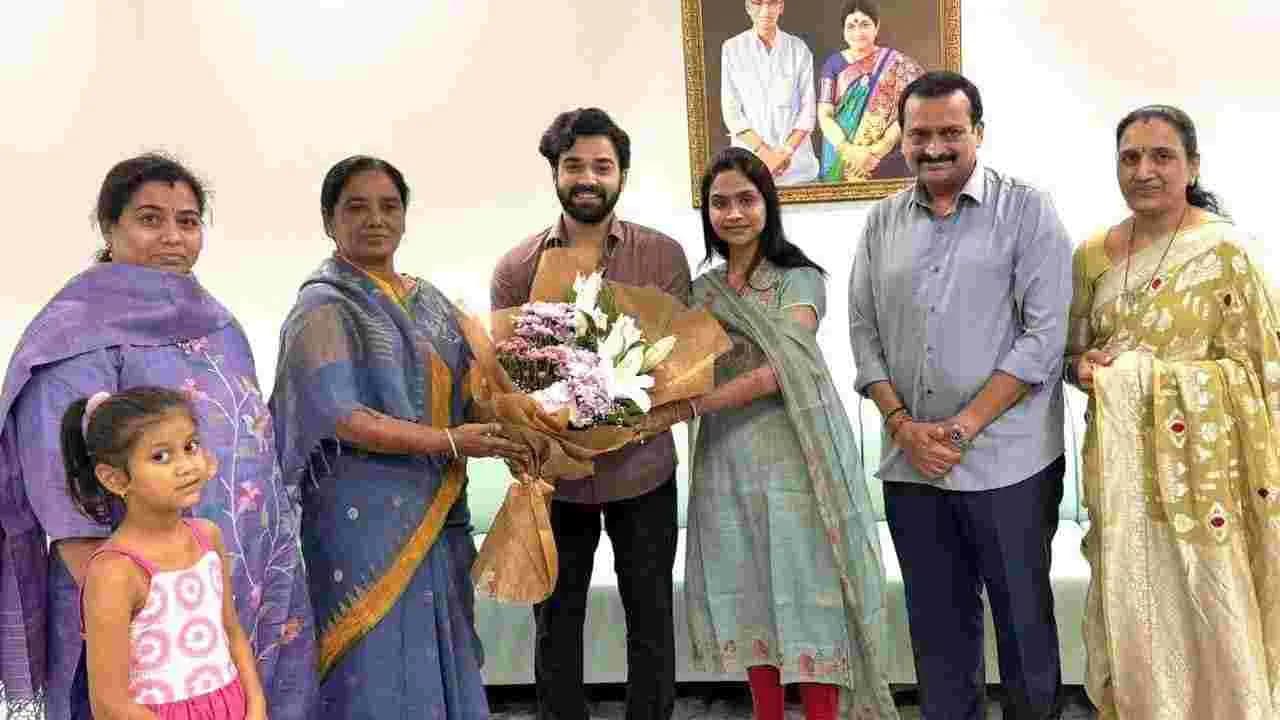 బండ్ల గణేష్ ఇంట్లో పరిటాల సునీత సందడి
