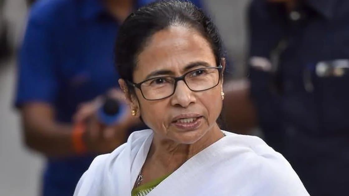 వివాదాస్పద వ్యాఖ్యల నేపథ్యంలో మమతా బెనర్జీపై ఎఫ్ ఐఆర్ నమోదు