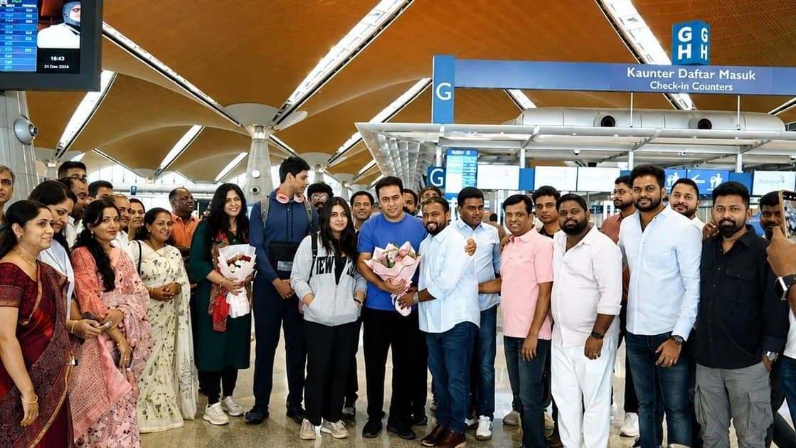 మలేషియా చేరుకున్న కేటీఆర్.. ఎన్నారైల నుంచి ఘన స్వాగతం