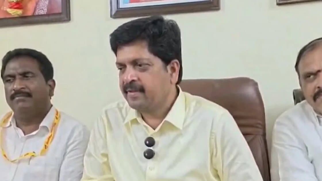పేర్ని నానిని బందరు ద్రోహిగా అభివర్ణించిన కొల్లు రవీంద్ర