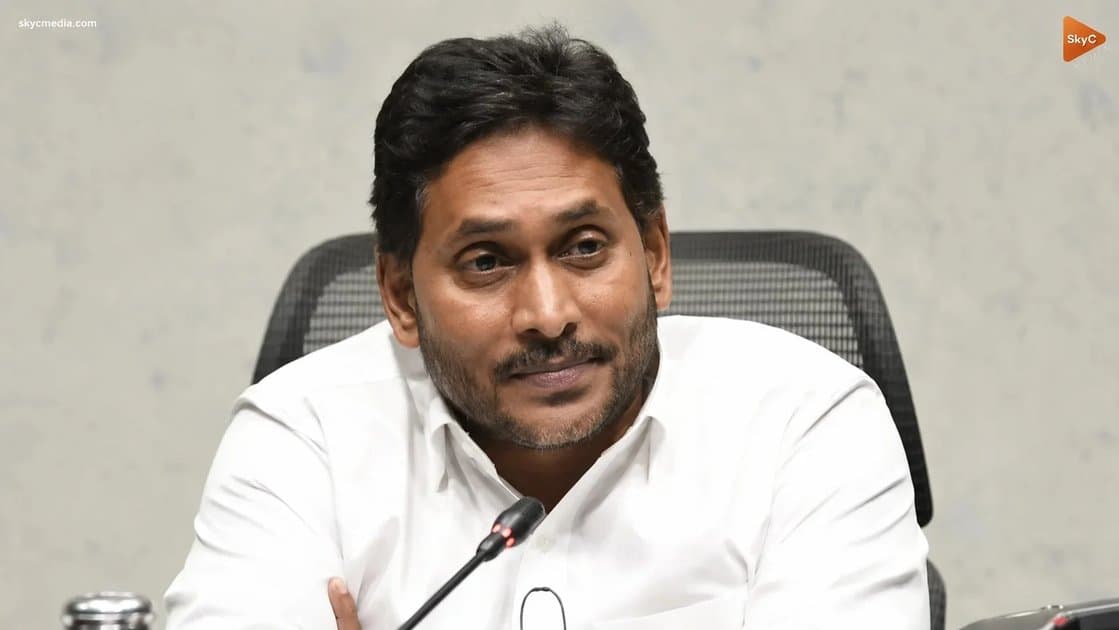 మెగా డీఎస్సీలో 372 ఉద్యోగాలపై జగన్ ఆరోపణలు