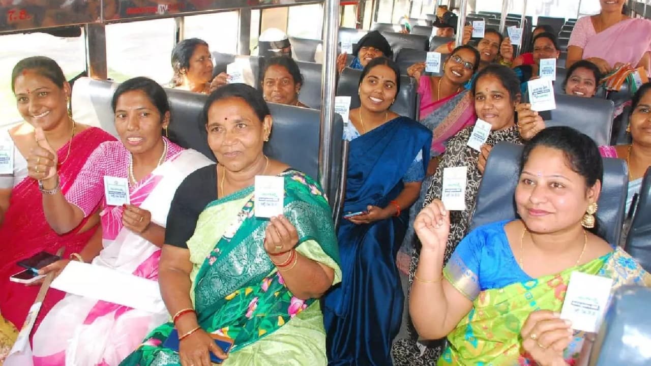 తెలంగాణలోని మహిళలకు బిగ్ అలర్ట్.. జూన్ 2నుంచి మహాలక్ష్మీ స్మార్ట్’ కార్డులు.. ఇలా అప్లయ్ చేసుకోండి