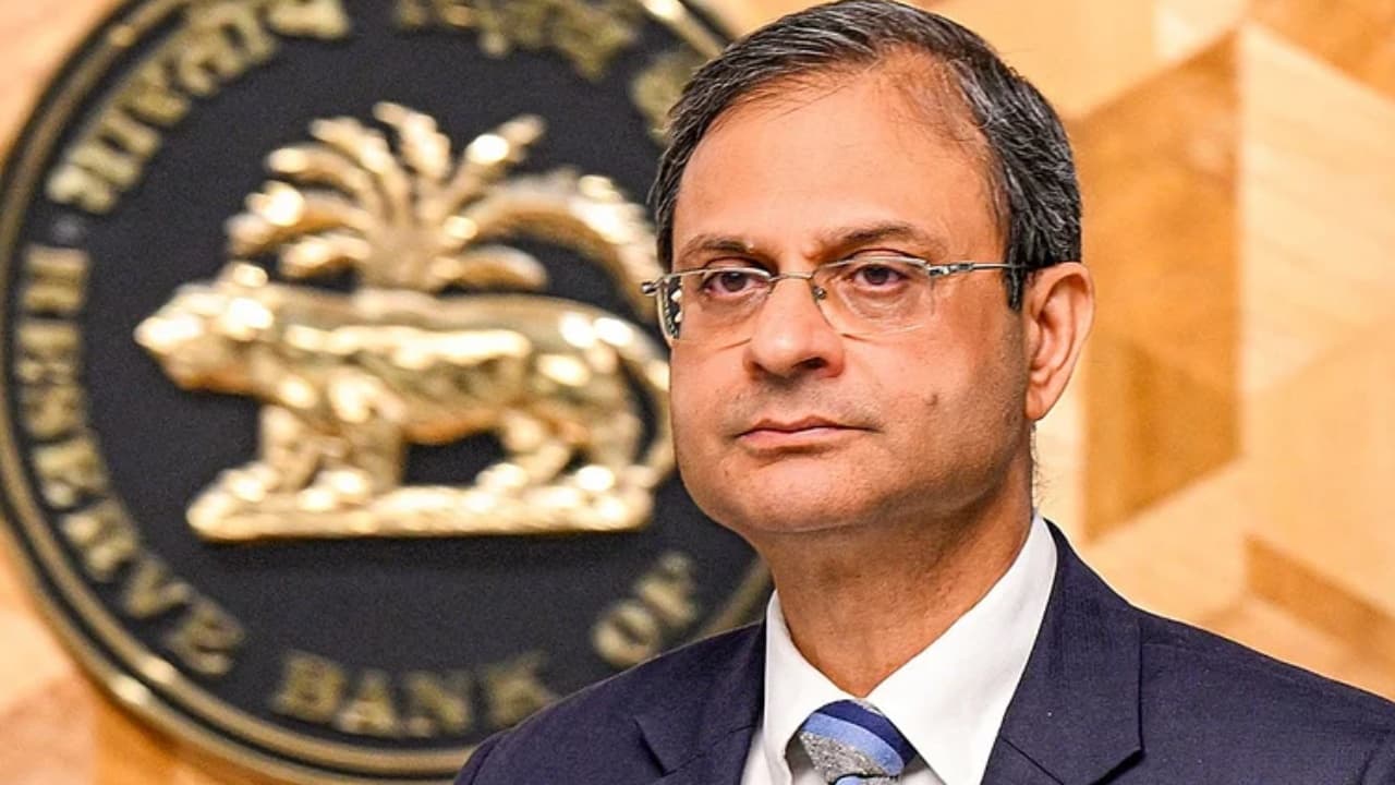 లోన్లు తీసుకున్న వారికి లడ్డూ లాంటి న్యూస్.. ఆర్బీఐ కీలక నిర్ణయం