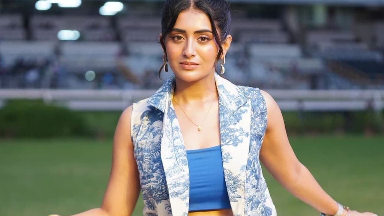 నన్ను కొట్టారు.. నెల రోజులు హౌస్ అరెస్ట్ చేసారు.. ఫేక్ ఏజ్ పెట్టి.. హీరోయిన్ వ్యాఖ్యలు వైరల్