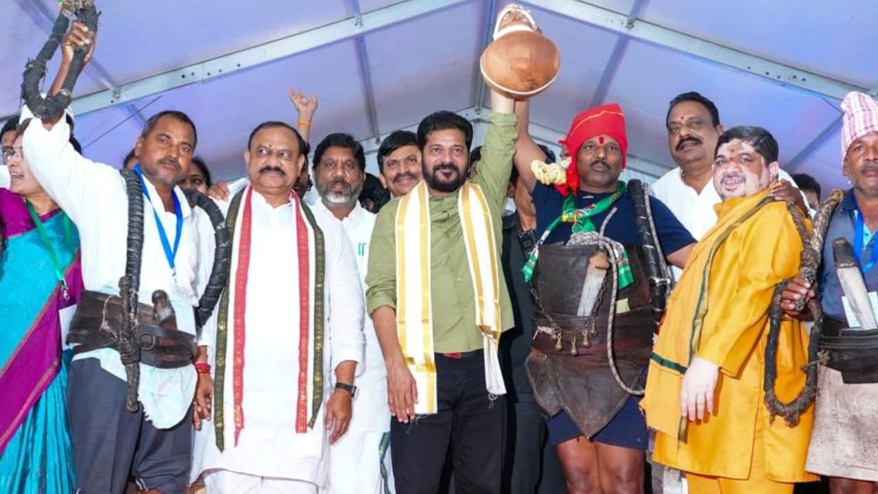 తెలంగాణ సర్కార్ కీలక నిర్ణయం.. గీత, చేనేత కార్మికులకు శుభవార్త.. వారికి నెలనెలా డబ్బులు