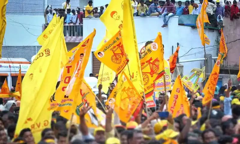 తటస్థులకు టీడీపీ టికెట్లు: రాజకీయాలు వేడి!