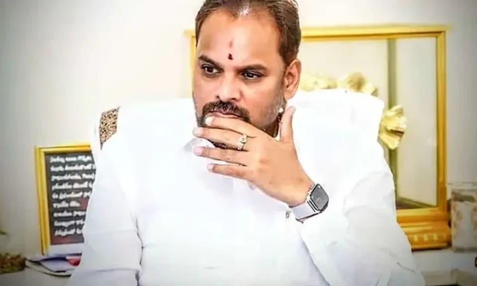 చిన్న శ్రీను: వైసీపీకి పెద్ద కష్టం!